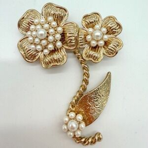 Butler & Wilson Gold Floral Brooch Faux Pearl Cluster Statement Designer Pin